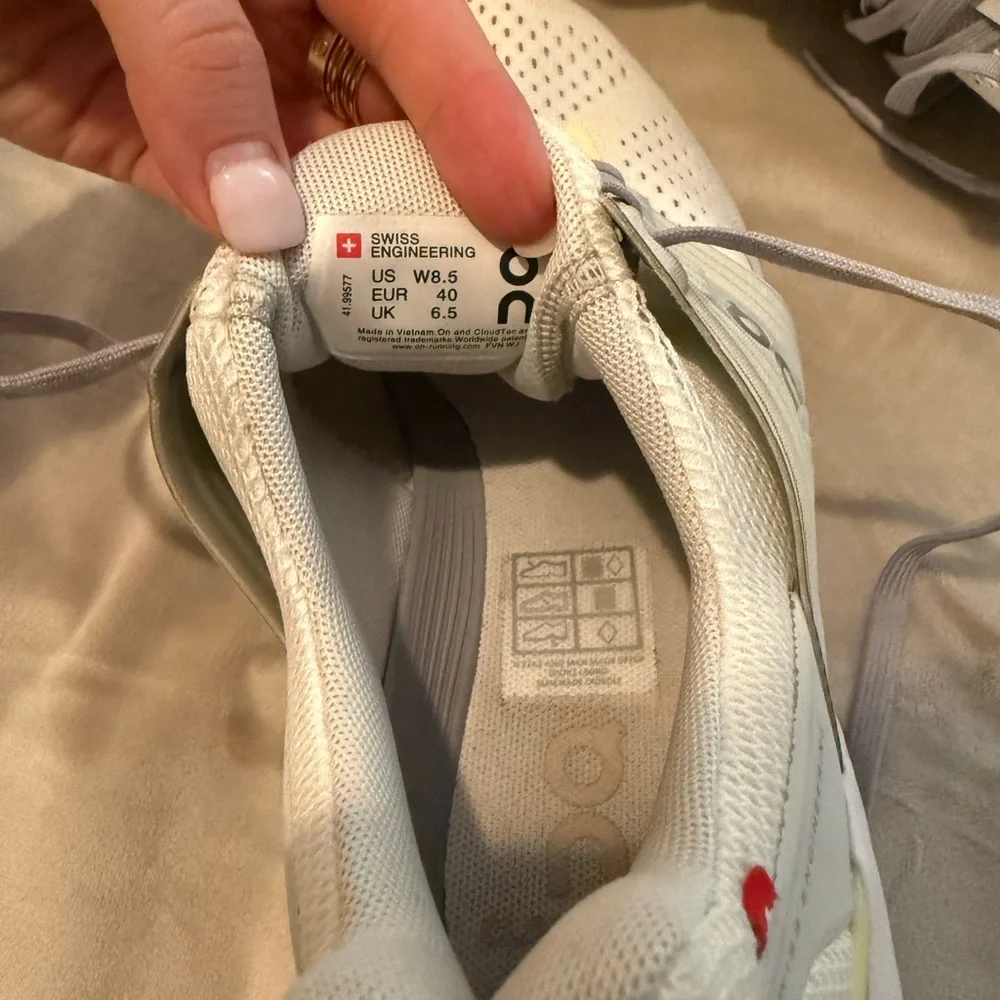 On Running Athletic Shoes, size 8.5 - Picture 4 of 4